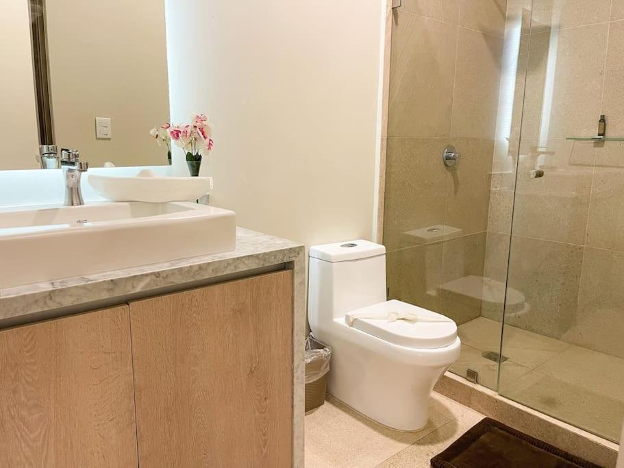 2br Beautiful Located At Playas Heart!- F1 *